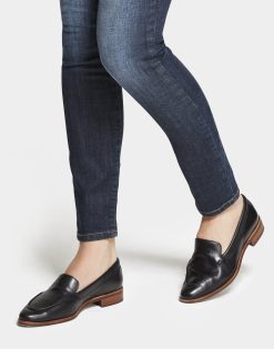 Aerosoles Women's Loafer In Black -Aerosoles SHOP EAST SIDE model 1600x