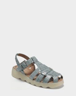 Alternative view of Aerosoles Wagner